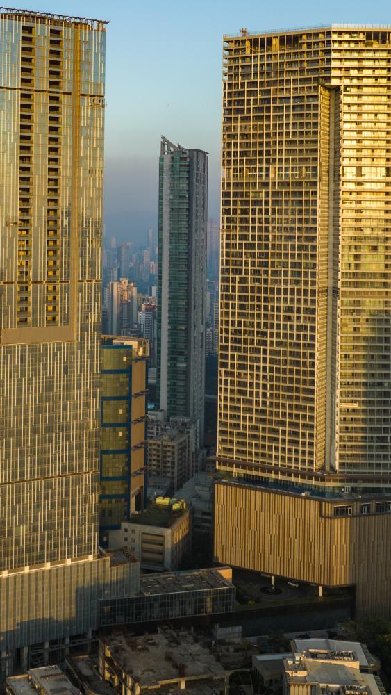 360West_concept_contact_us_1440x2560px_130423